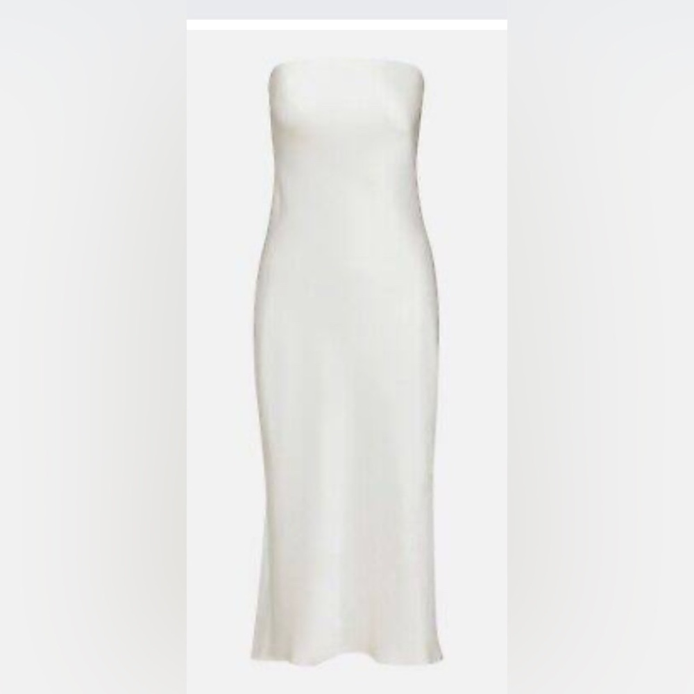 Elegant White Sleeveless Dress